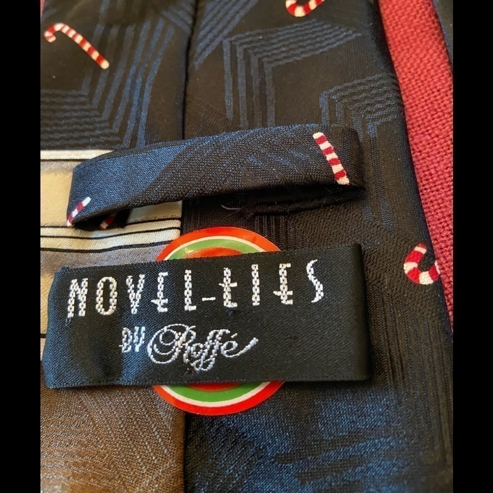 𝅺UGLY Tie Party must-have. Novelty Christmas tie is bright enough w/o battery. - Picture 2 of 3